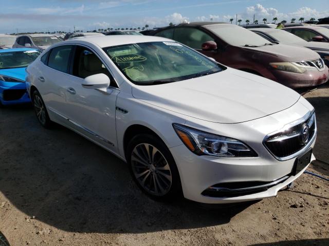 1G4ZP5SS7JU137604 - 2018 BUICK LACROSSE E WHITE photo 1