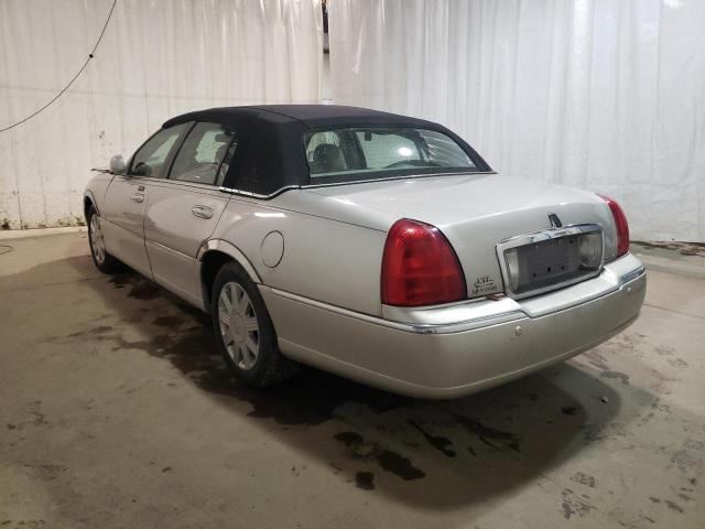 1LNHM83W74Y625567 - 2004 LINCOLN TOWN CAR U SILVER photo 3