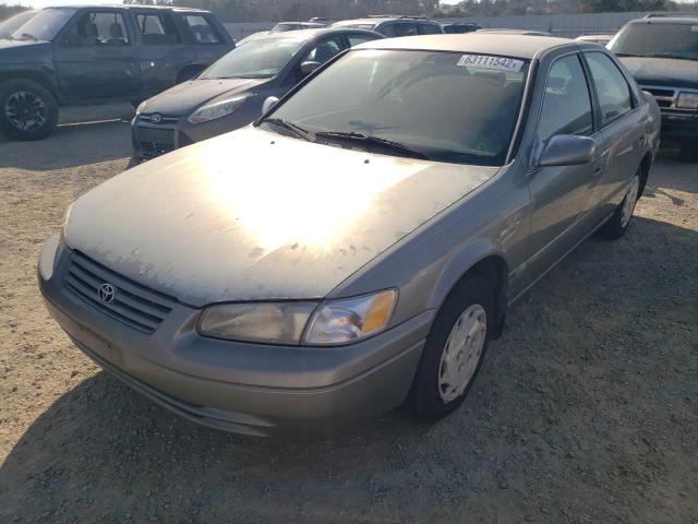 JT2BG22K9W0227784 - 1998 TOYOTA CAMRY CE GRAY photo 2