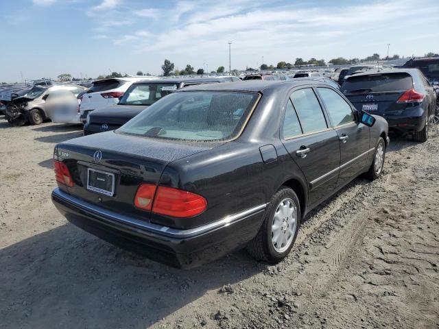 WDBJF65F1WA591413 - 1998 MERCEDES-BENZ 300-CLASS BLACK photo 4