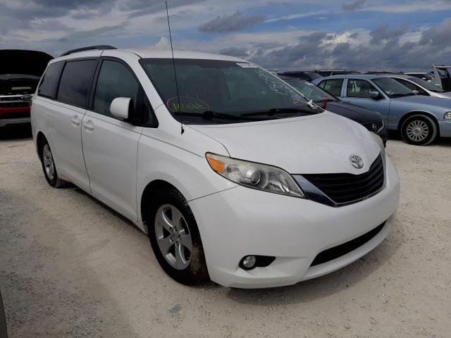 5TDKK3DC8DS326463 - 2013 TOYOTA SIENNA LE WHITE photo 1