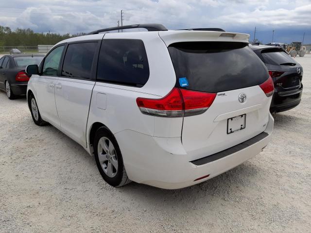 5TDKK3DC8DS326463 - 2013 TOYOTA SIENNA LE WHITE photo 3