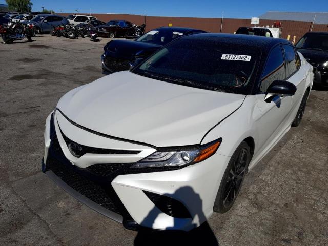 4T1BZ1HK7KU022272 - 2019 TOYOTA CAMRY XSE WHITE photo 2