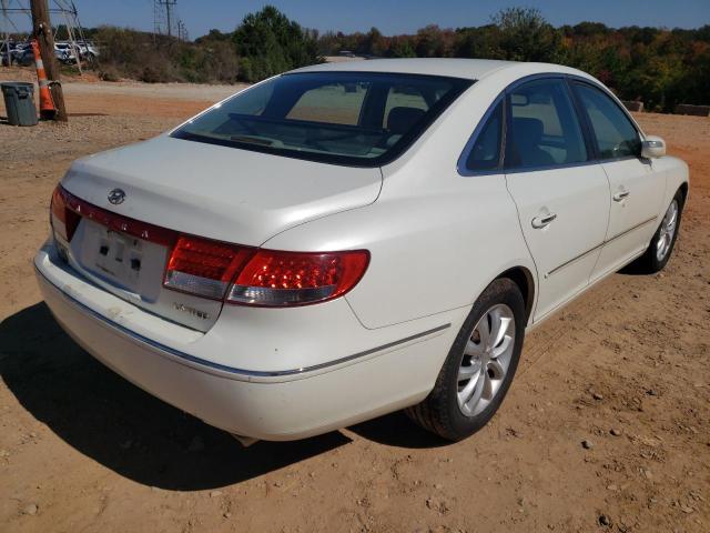 KMHFC46F17A168542 - 2007 HYUNDAI AZERA SE WHITE photo 4