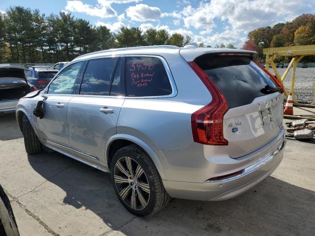 YV4A22PL2N1861706 - 2022 VOLVO XC90 T6 IN SILVER photo 3