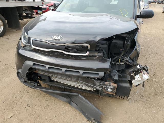 KNDJN2A28F7227650 - 2015 KIA SOUL BLACK photo 9