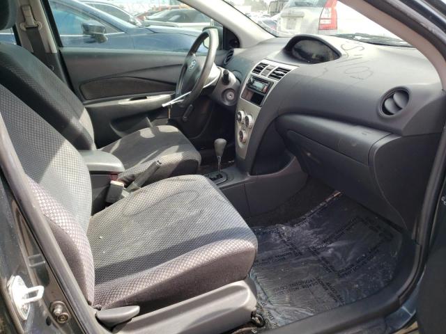 JTDBT923171015929 - 2007 TOYOTA YARIS GRAY photo 5