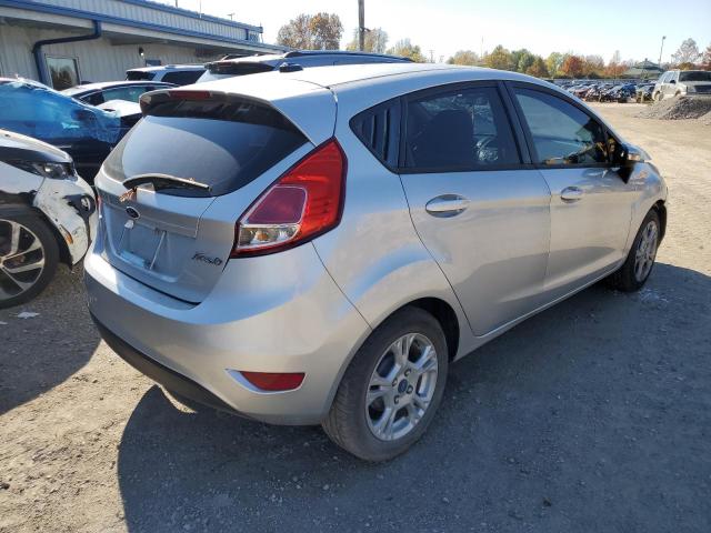 3FADP4EJ9FM201087 - 2015 FORD FIESTA SE SILVER photo 4