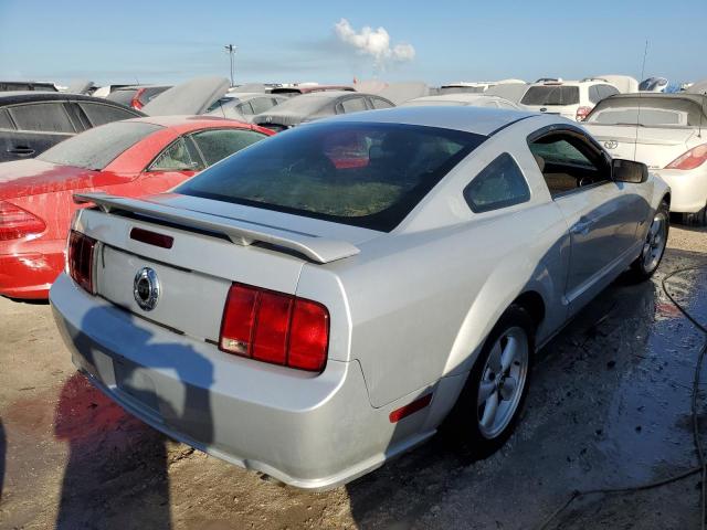 1ZVHT82H785177541 - 2008 FORD MUSTANG GT SILVER photo 4