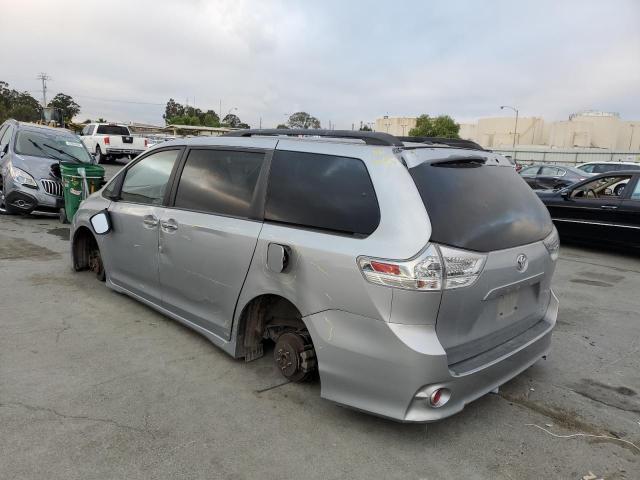 5TDXZ3DC2HS816467 - 2017 TOYOTA SIENNA SE SILVER photo 3