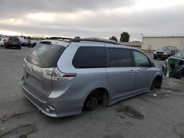 5TDXZ3DC2HS816467 - 2017 TOYOTA SIENNA SE SILVER photo 4