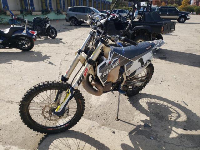 VBKUCN237KM348112 - 2019 HUSQVARNA TX 300 WHITE photo 2