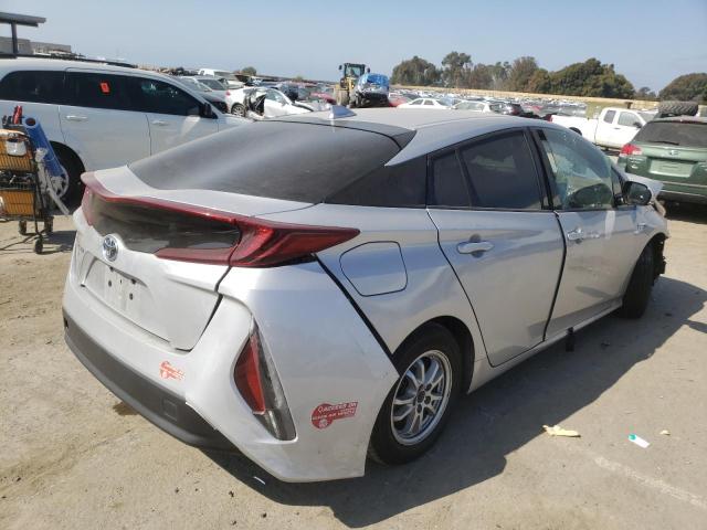JTDKARFP2H3059317 - 2017 TOYOTA PRIUS PRIM 银色 照片 4