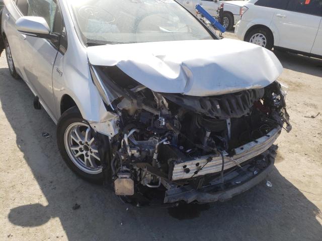 JTDKARFP2H3059317 - 2017 TOYOTA PRIUS PRIM 银色 照片 9