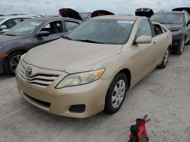 4T1BF3EK3AU057303 - 2010 TOYOTA CAMRY BASE GOLD photo 2