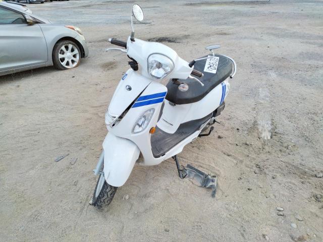 RPYE5A027LV100131 - 2020 OTHER SCOOTER WHITE photo 2