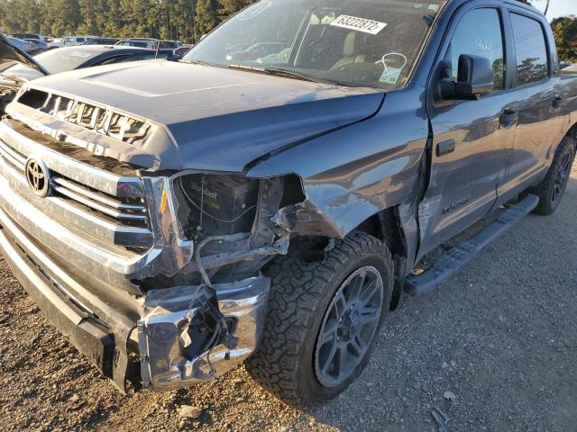 5TFEW5F19HX226574 - 2017 TOYOTA TUNDRA CRE GRAY photo 9