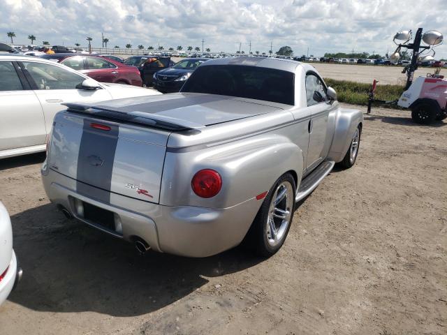 1GCES14H55B117963 - 2005 CHEVROLET SSR 银色 照片 4