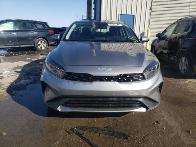 3KPF24AD4NE457051 - 2022 KIA FORTE FE GRAY photo 5