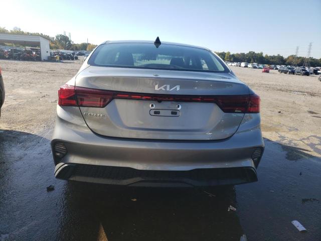 3KPF24AD4NE457051 - 2022 KIA FORTE FE GRAY photo 6