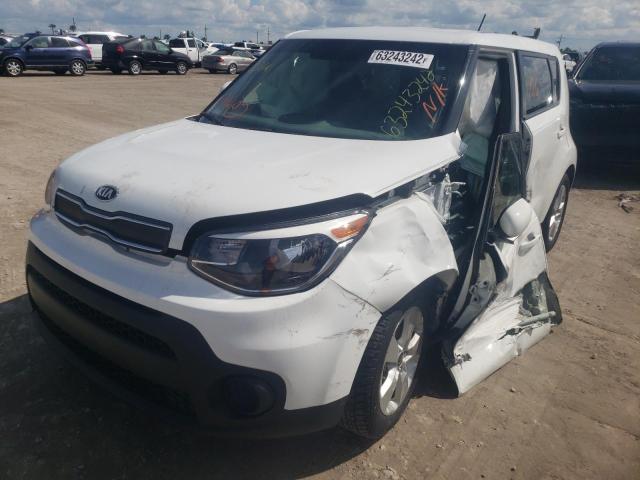 KNDJN2A28J7890421 - 2018 KIA SOUL WHITE photo 2