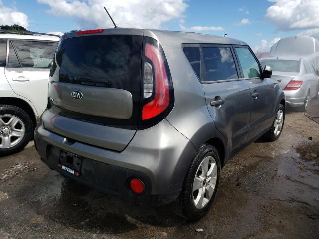 KNDJN2A27H7451687 - 2017 KIA SOUL GRAY photo 4