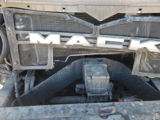 1M2AV04C6FM013021 - 2015 MACK 600 MRU600 WHITE photo 7