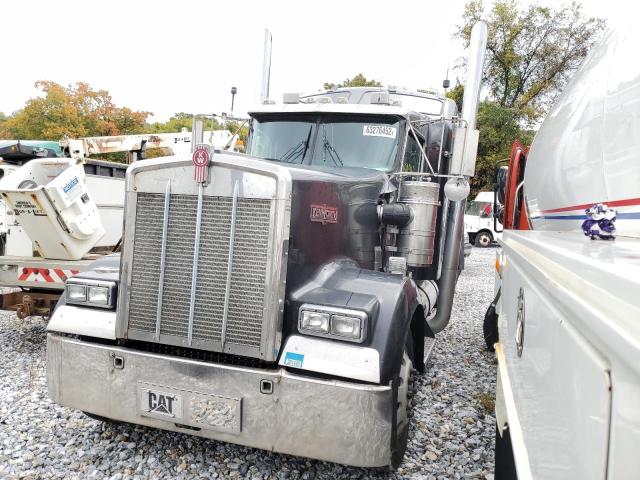 1XKWDB9X46J110213 - 2006 KENWORTH CONSTRUCTI BLACK photo 2