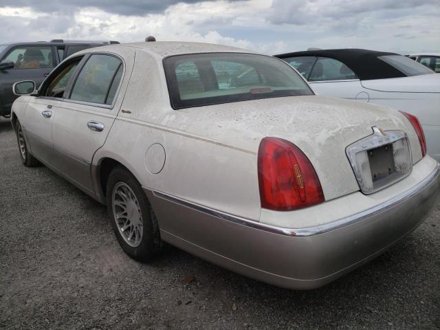 1LNHM82W81Y706834 - 2001 LINCOLN TOWN CAR S WHITE photo 3