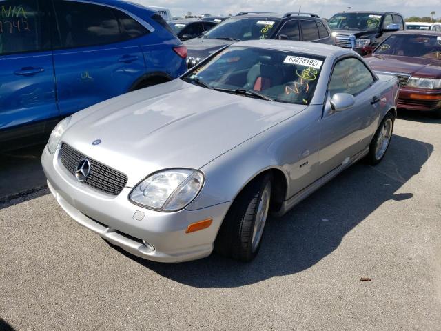 WDBKK47F7XF082738 - 1999 MERCEDES-BENZ SLK 230 KO SILVER photo 2