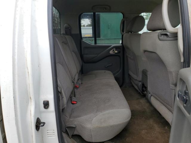 1N6AD07U05C435492 - 2005 NISSAN FRONTIER C WHITE photo 6