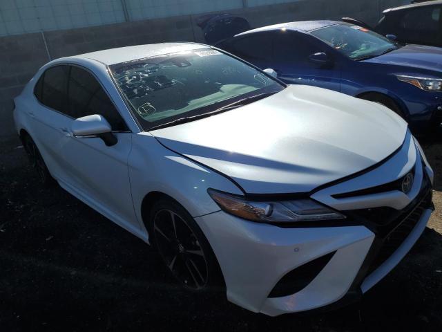 4T1B61HK5JU151909 - 2018 TOYOTA CAMRY XSE WHITE photo 1