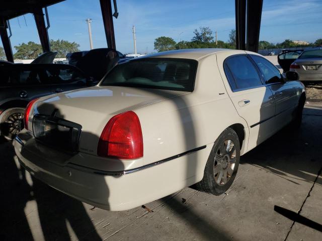 1LNHM83W44Y638082 - 2004 LINCOLN TOWN CAR U WHITE photo 4