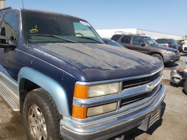 1GNFK16R0WJ307078 - 1998 CHEVROLET SUBURBAN K BLUE photo 9