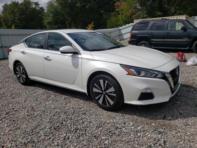 1N4BL4DV3MN351268 - 2021 NISSAN ALTIMA SV WHITE photo 1