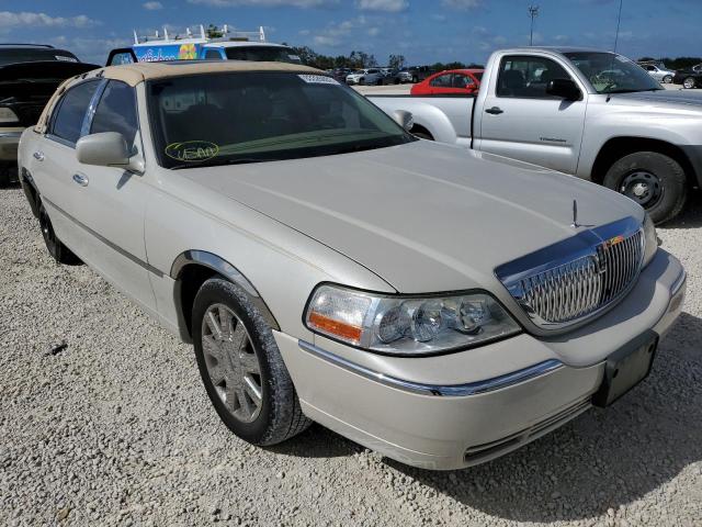 1LNHM83V57Y601022 - 2007 LINCOLN TOWN CAR D SILVER photo 1