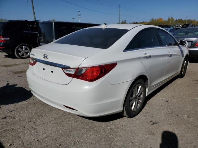 5NPEB4AC0DH701260 - 2013 HYUNDAI SONATA GLS WHITE photo 4