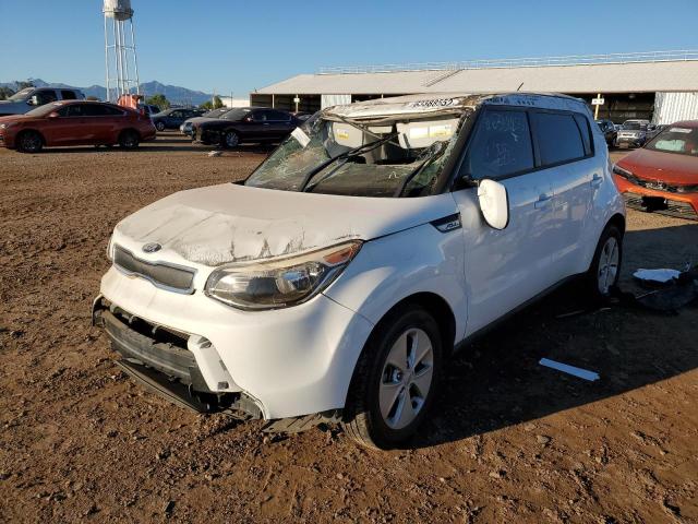 KNDJN2A28F7230645 - 2015 KIA SOUL WHITE photo 2