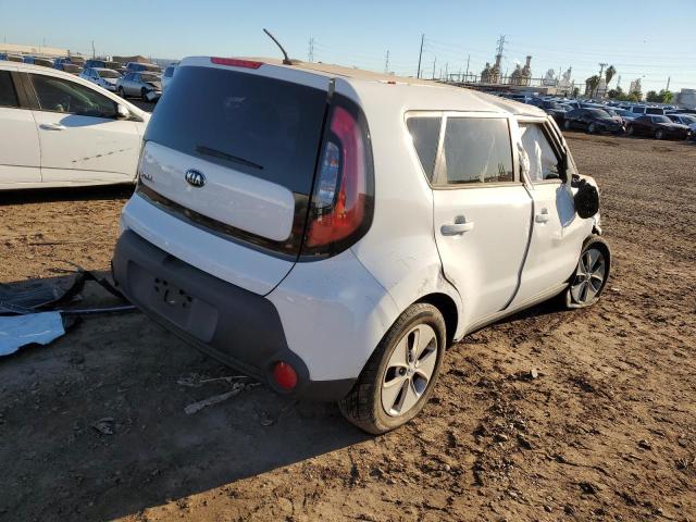 KNDJN2A28F7230645 - 2015 KIA SOUL WHITE photo 4