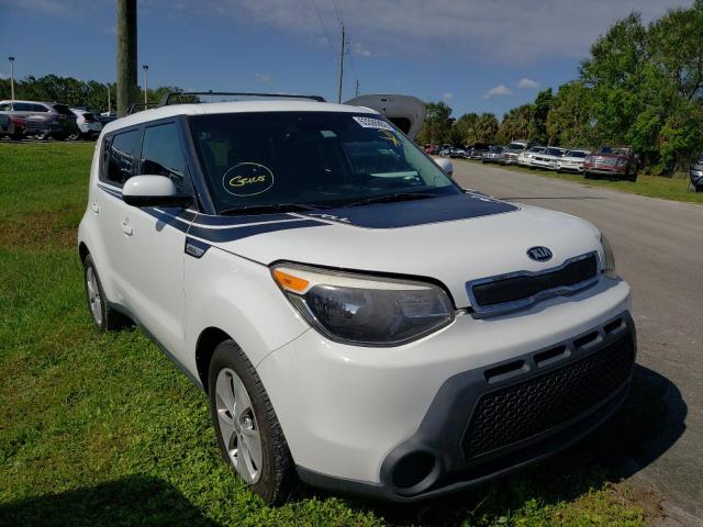 KNDJN2A29G7377946 - 2016 KIA SOUL WHITE photo 1