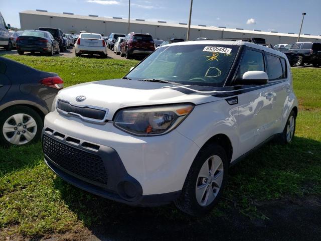 KNDJN2A29G7377946 - 2016 KIA SOUL WHITE photo 2