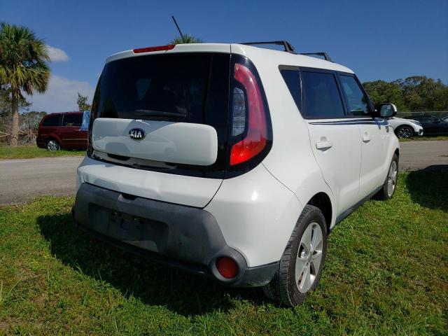 KNDJN2A29G7377946 - 2016 KIA SOUL WHITE photo 4