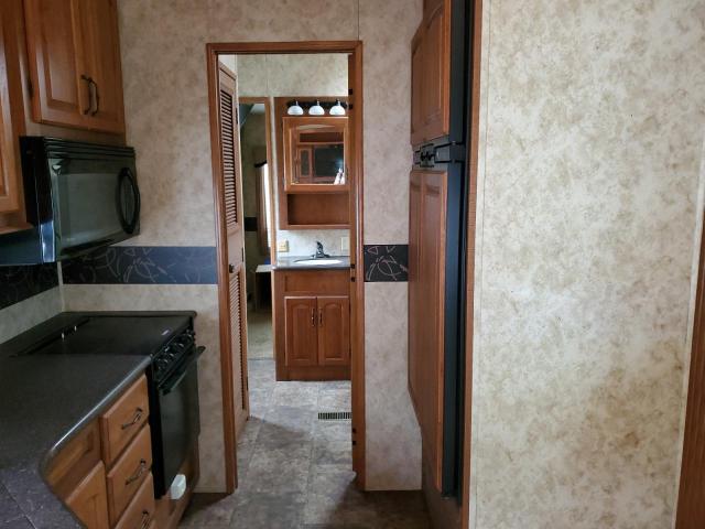 4YDF3752XB4702050 - 2011 KEYSTONE MONTANA WHITE photo 8