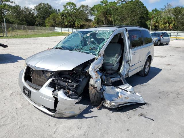 2A4RR5D1XAR422033 - 2010 CHRYSLER TOWN & COU SILVER photo 10