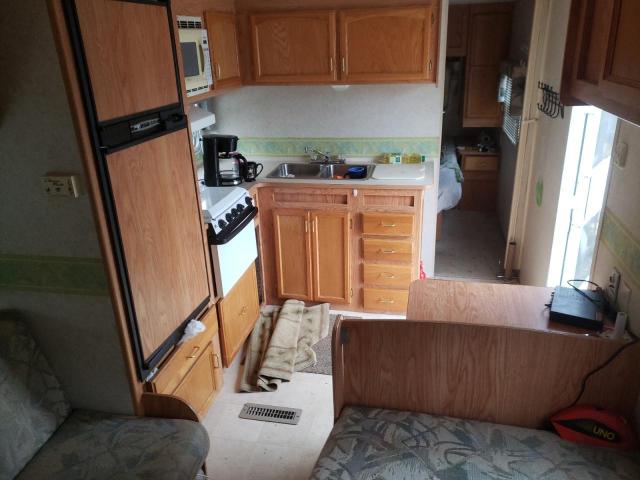 1UJBJ02P4216J0111 - 2002 JAYC TRAVEL TRL თეთრი ფოტო 5