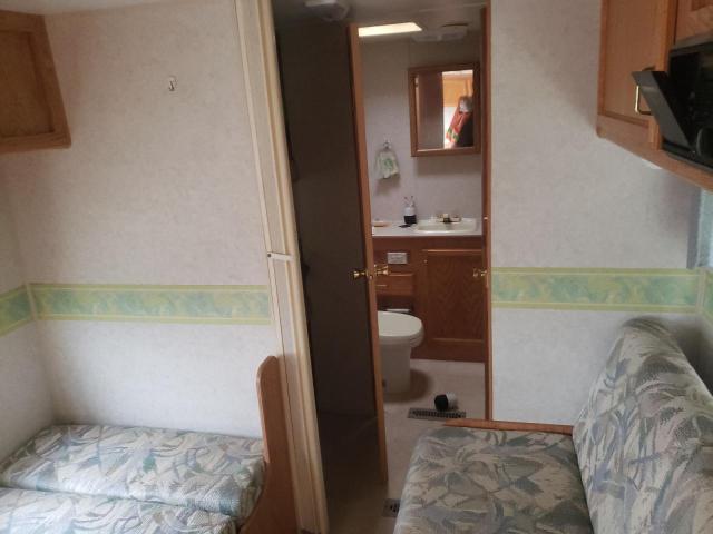 1UJBJ02P4216J0111 - 2002 JAYC TRAVEL TRL თეთრი ფოტო 6