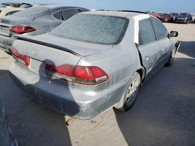 1HGCG56782A036415 - 2002 HONDA ACCORD SILVER photo 4