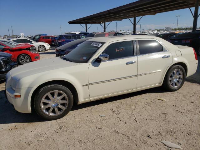 2C3CA5CV8AH221541 - 2010 CHRYSLER 300 TOURIN WHITE photo 1