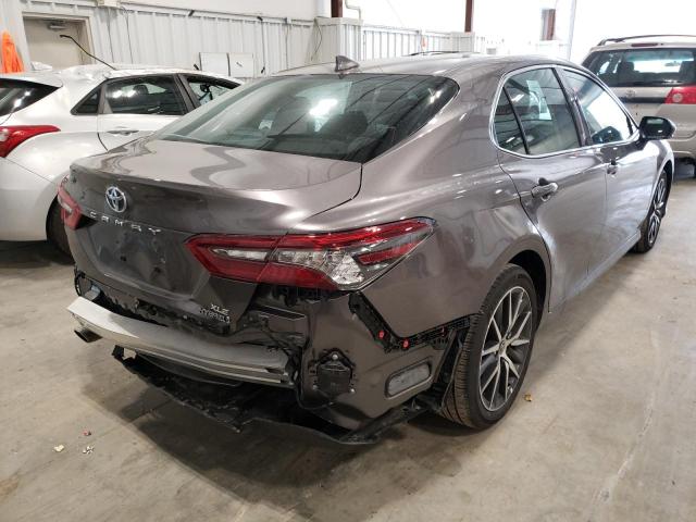 4T1F31AK8NU585817 - 2022 TOYOTA CAMRY XLE GRAY photo 4