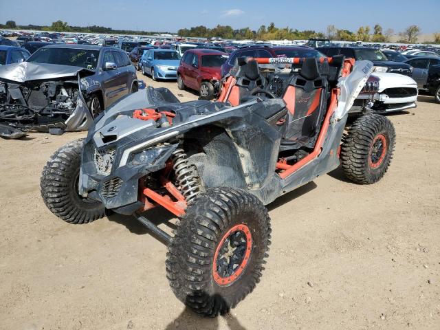 3JBVXAW22HK002453 - 2017 CAN-AM MAVERICK X SILVER photo 2